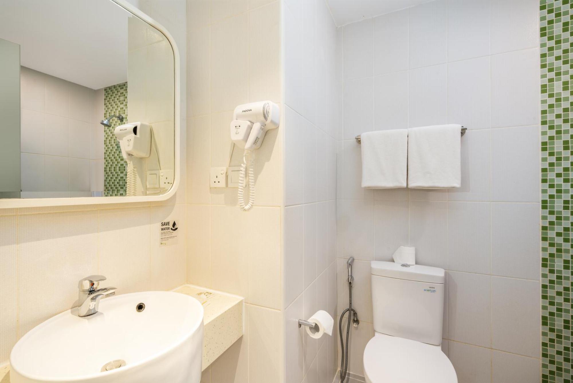 Zest Harbour Bay Batam By Swiss-Belhotel International Nagoya Exteriör bild